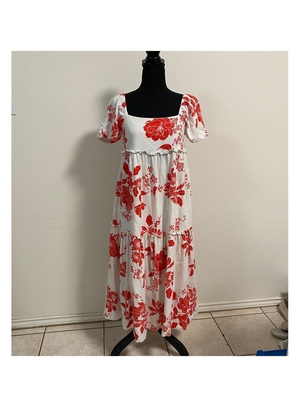 Lulu’s Dress Womens Size Small Red White floral On Island Time Tiered MIDI Dress